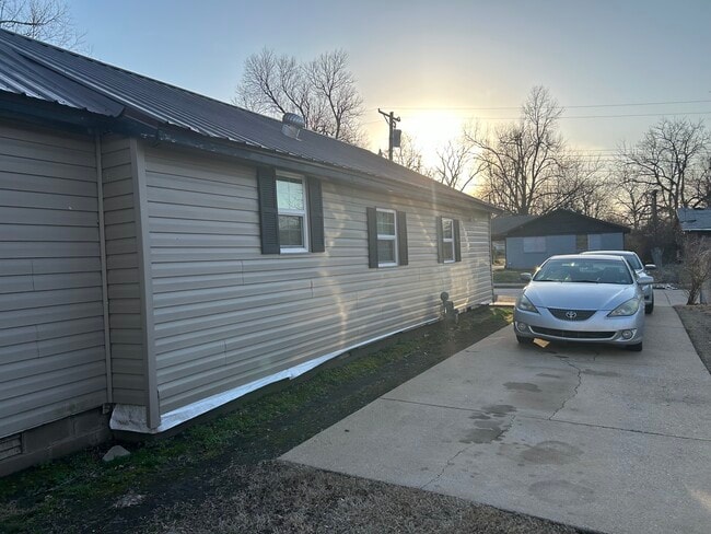 Photo - 1112 S Lilly St