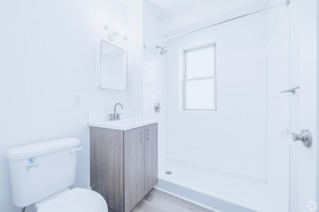 One Bedroom - Bathroom - First Floor