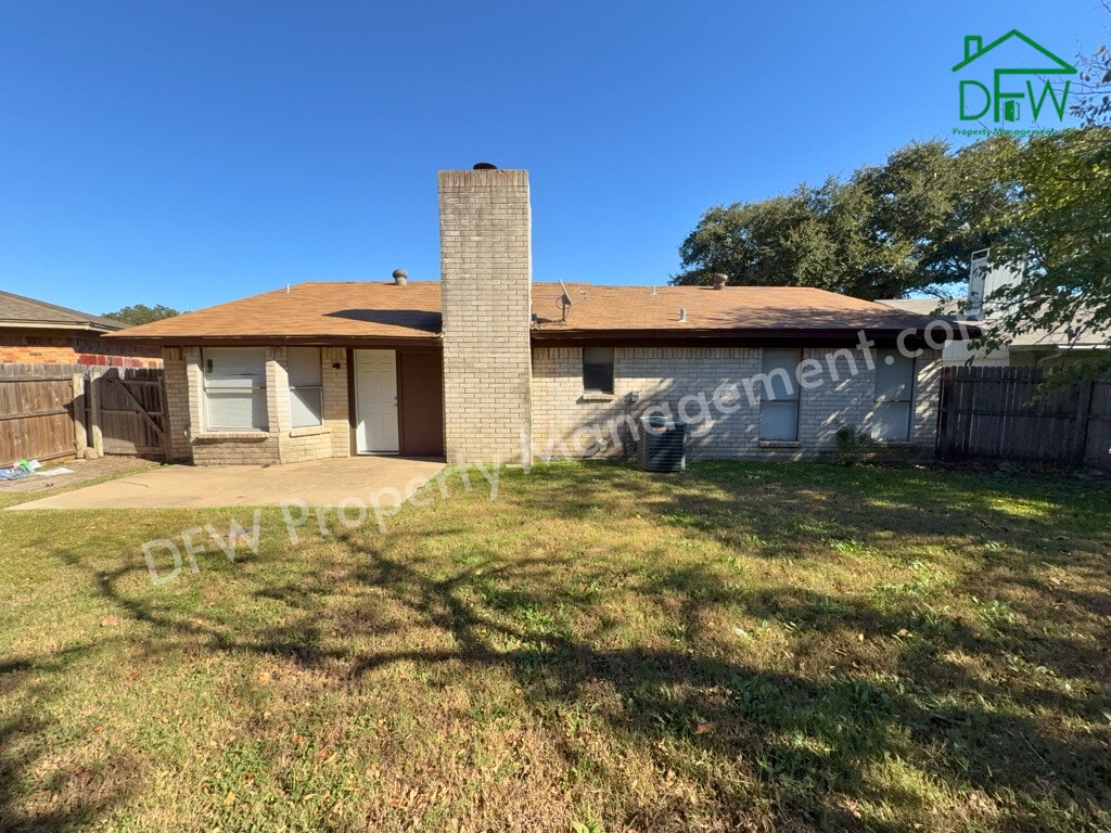 Photo - Charming 3BR Home for Lease with Spacious Backyard in Fort Worth