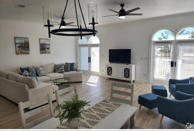 Building Photo - 80 E Beach Blvd Rental
