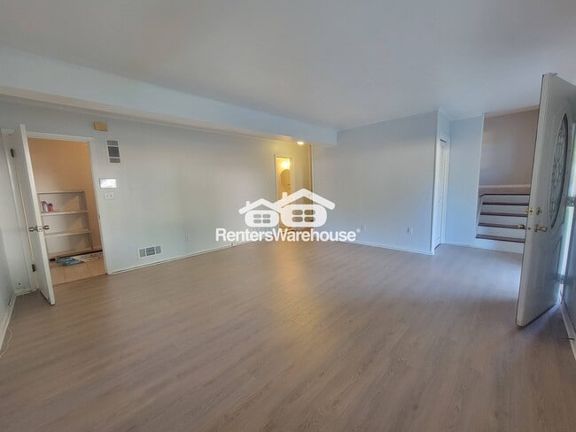 Photo - 336 Woodstock Dr SW