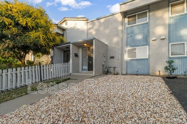 Photo - 830 Palm Cir