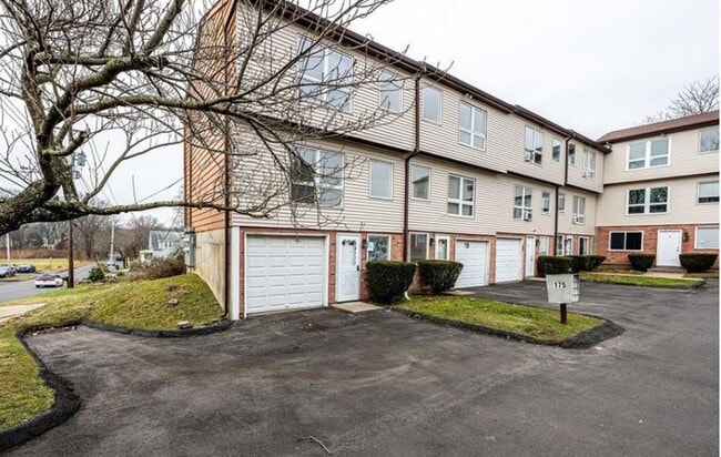 Building Photo - 175 W Spring St Unit 3