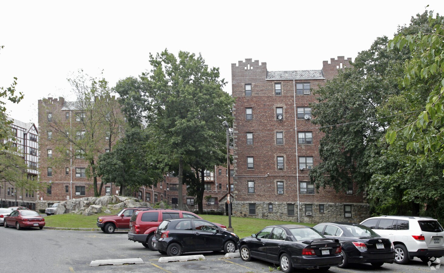 Oakwood Gardens - Oakwood Gardens Apartments