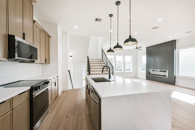 Building Photo - 3810 Ennis St