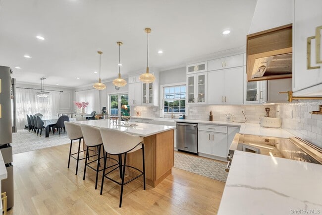 Photo - 2245 Plumtree Rd N