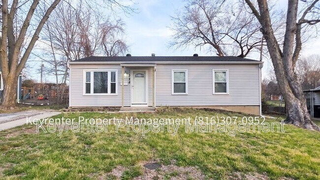 Building Photo - 328 E 3 Dr S