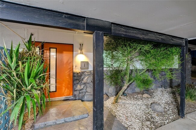 Photo - 1558 Aztec Way