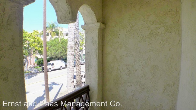 Photo - 1136 E 3rd St