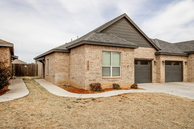Building Photo - Spacious 3-Bedroom Duplex in South Lubbock Unit A