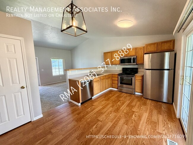 1442 W Hayfield Ct