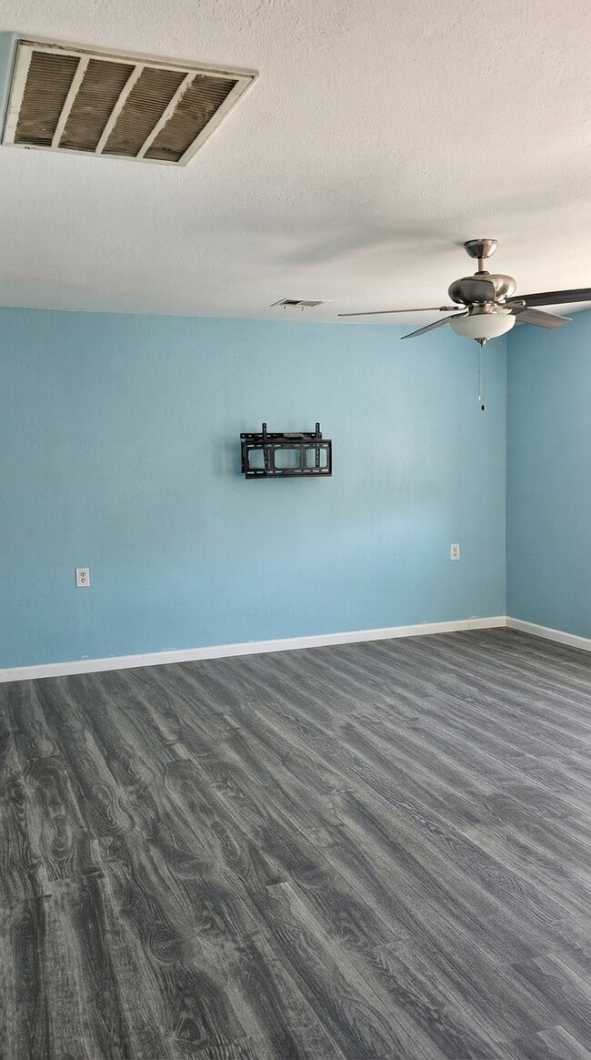 1950 W Donner St Unit B