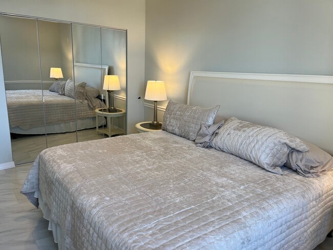 Photo - 1945 Gulf of Mexico Dr Unidad 213