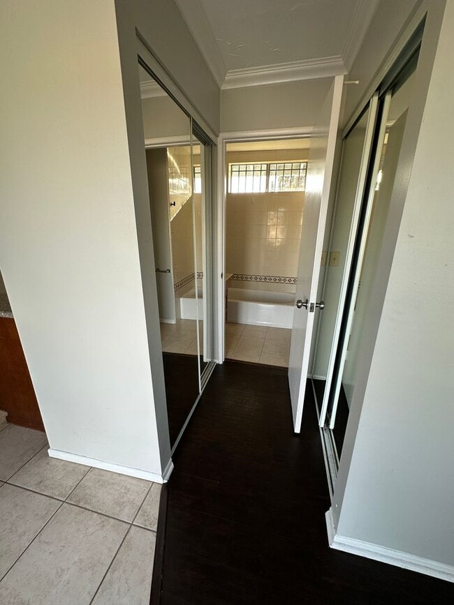 Photo - 717 W 214th St Unidad 717 1/2