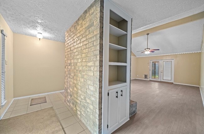 Photo - 4822 Lost Oak Dr