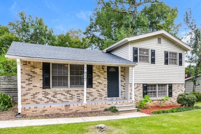 Photo - 1617 Bobolink Ln NE