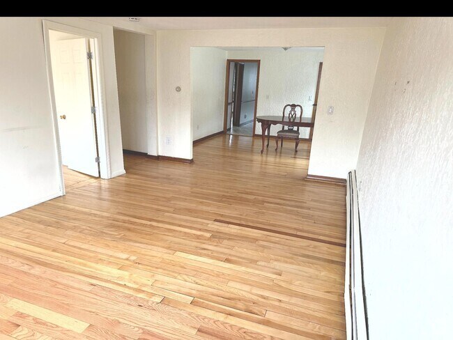Building Photo - 58 Windsor Rd Unit 2 Rental