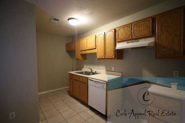 Photo - Recently renovated 2 bed, 1 bath apt - utilities included!! HUD accepted!