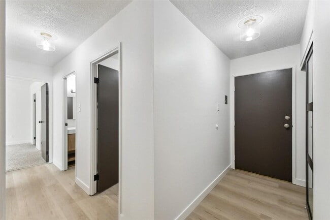 Photo - (55+) Newly Renovated 2br Condo in the Hea...
