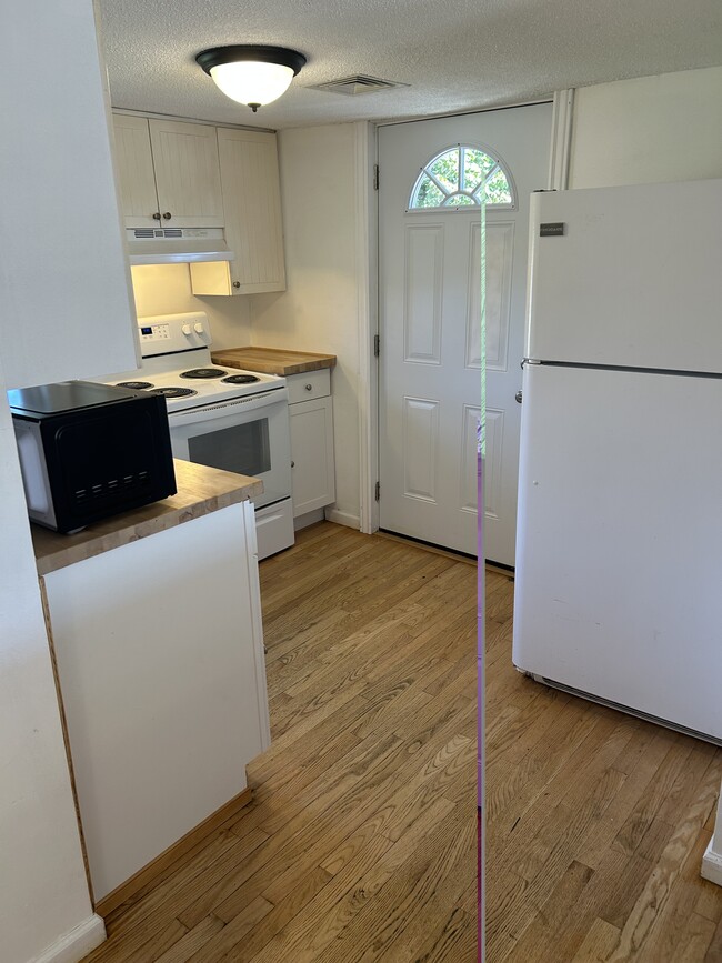 232 Stafford Rd Unit B&LT LLC Apartment