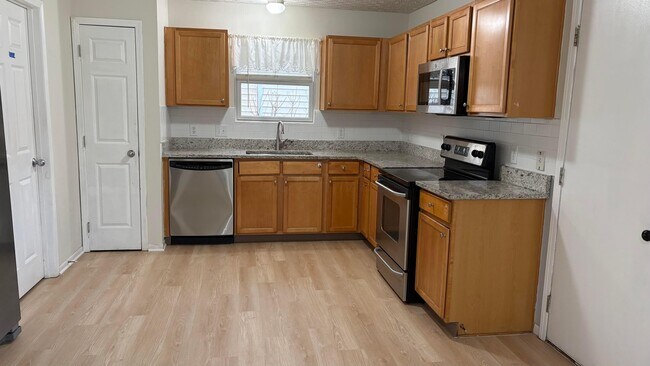 Photo - 133 Feathertip Ln