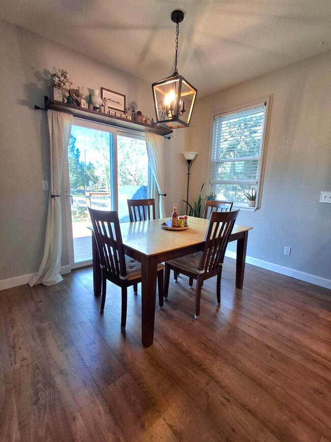 Photo - Beautiful Aurora Home - 4 Bedroom, 3 Bathrooms in Excellent Condition!