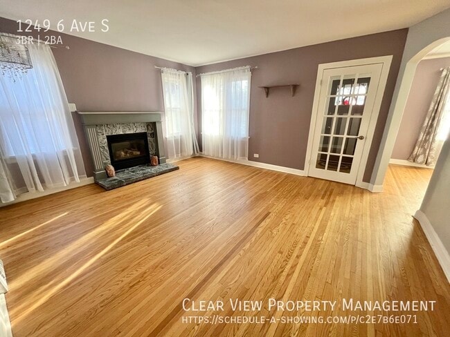 Photo - 3 bedroom-2 bathroom fully fenced home with garage! ? Showings available at (403) 393-8070 ?