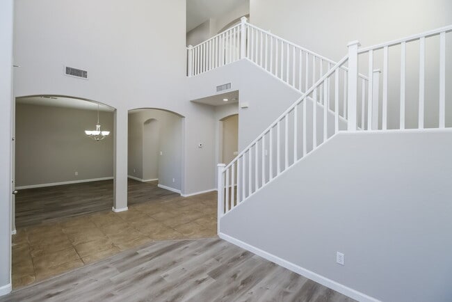 Photo - 545 E Navajo Trail