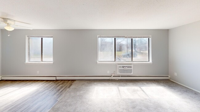2 habitaciones, 1 baño - Sala de estar de 950 pies cuadrados