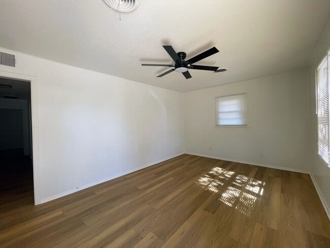 Photo - Modern Comfort Meets Classic Charm – Fresh-Renovated 3-Bed Home in Lamesa