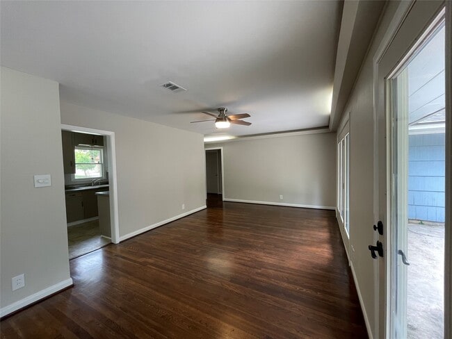 Photo - 3229 Westridge St