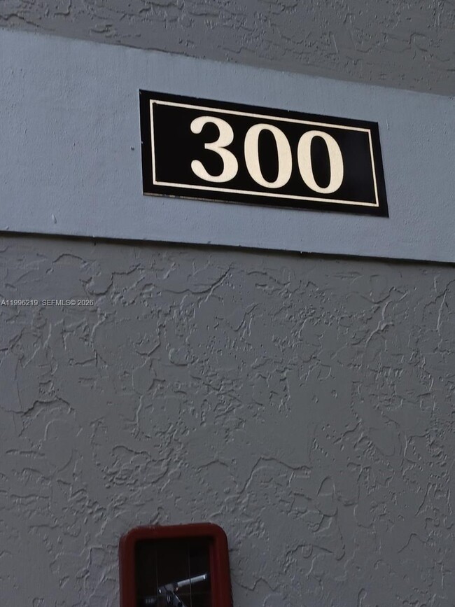 Building Photo - 300 Gardens Dr Unit 106