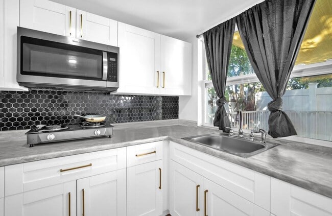 Photo - 7151 Taft St