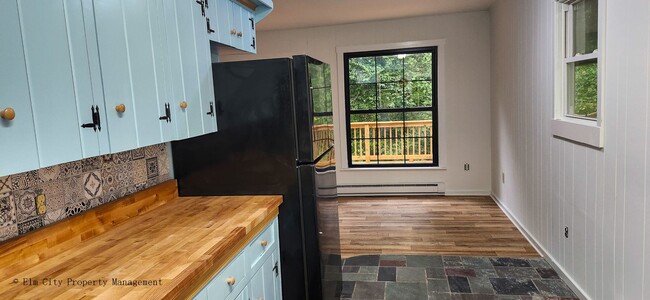 Photo - Newly Renovated 4-Bedroom Retreat on 12 Se... Unit 518 Kintner Rd