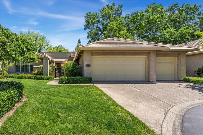 Coveted Crocker Grove Village in Gold River - Coveted Crocker Grove Village in Gold River House