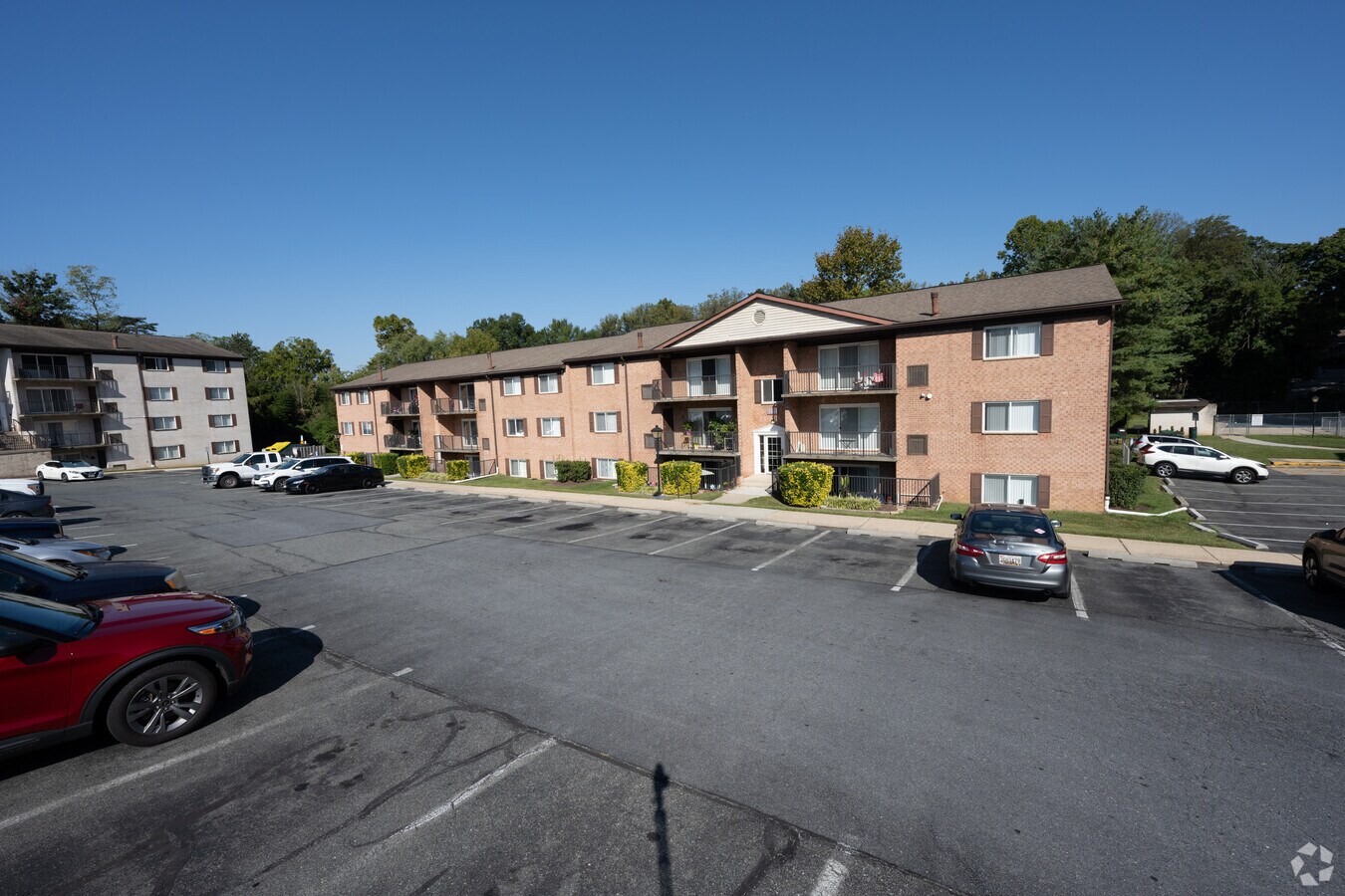 Park Wayne Apartments - Park Wayne Apartments