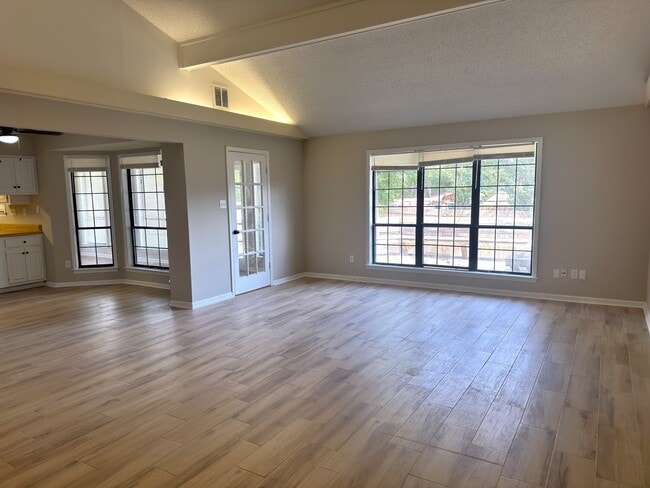 3422 Jenny Ln