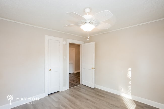 Photo - 523 Engleside St