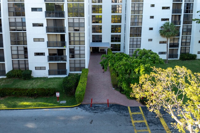 17021 N Bay Rd - Plaza of the Americas