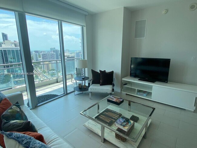Photo - 92 SW 3rd St Unidad 3102