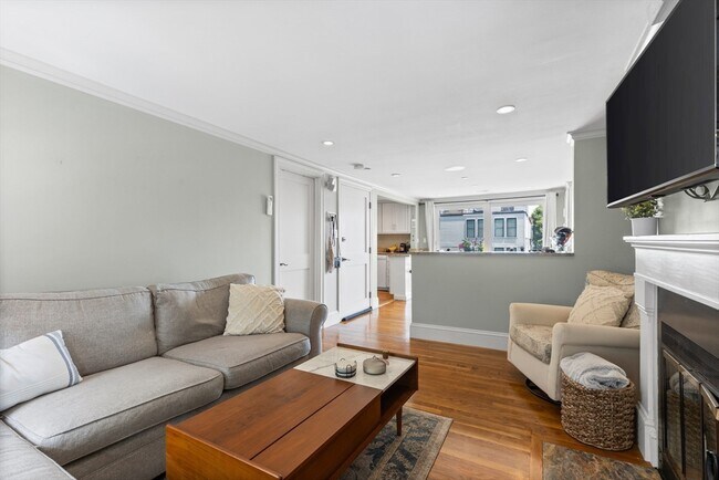 Photo - 256 W 3rd St Unidad 2