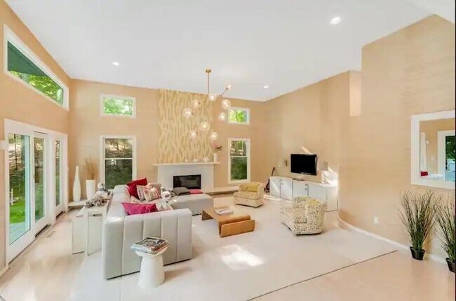 Photo - 206 Treescape Dr