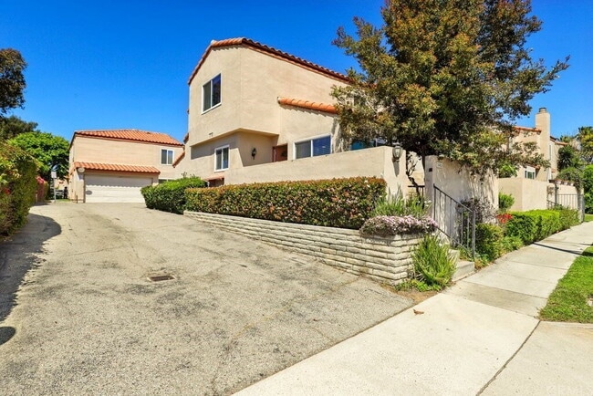 Building Photo - Bright and Comfortable Living Rental