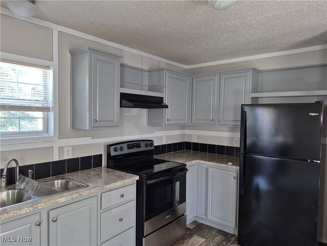 Building Photo - 105 Brenthaven St