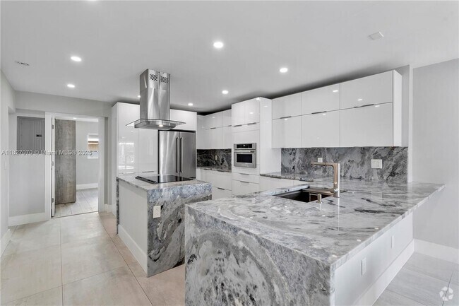 Building Photo - 2115 NE 37th Dr Unit 124 Rental