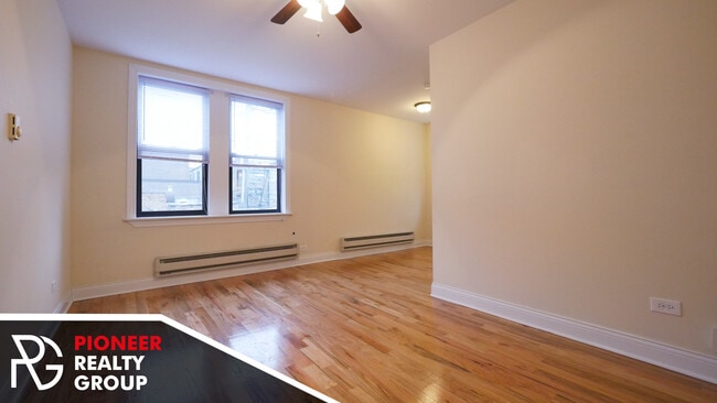 Building Photo - 818 W Diversey Pky Unit G