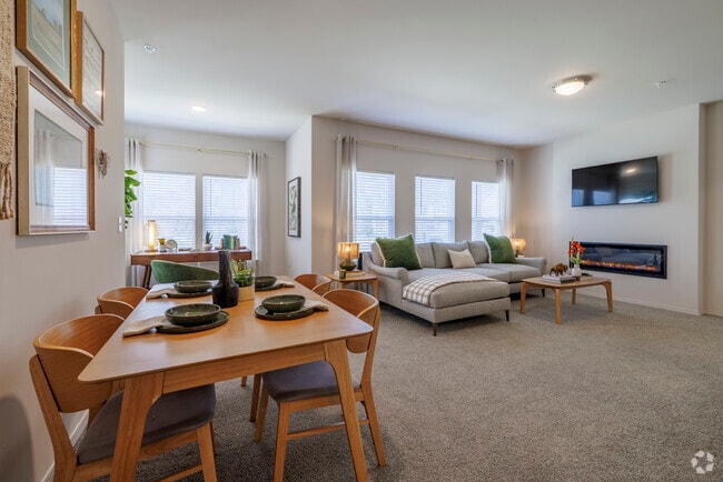 1 habitación, 1 baño - 879 pies cuadrados - Sala de estar - Cypress Crossing