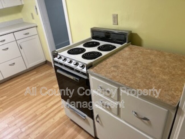 Photo - 557 1/2 N 8th St