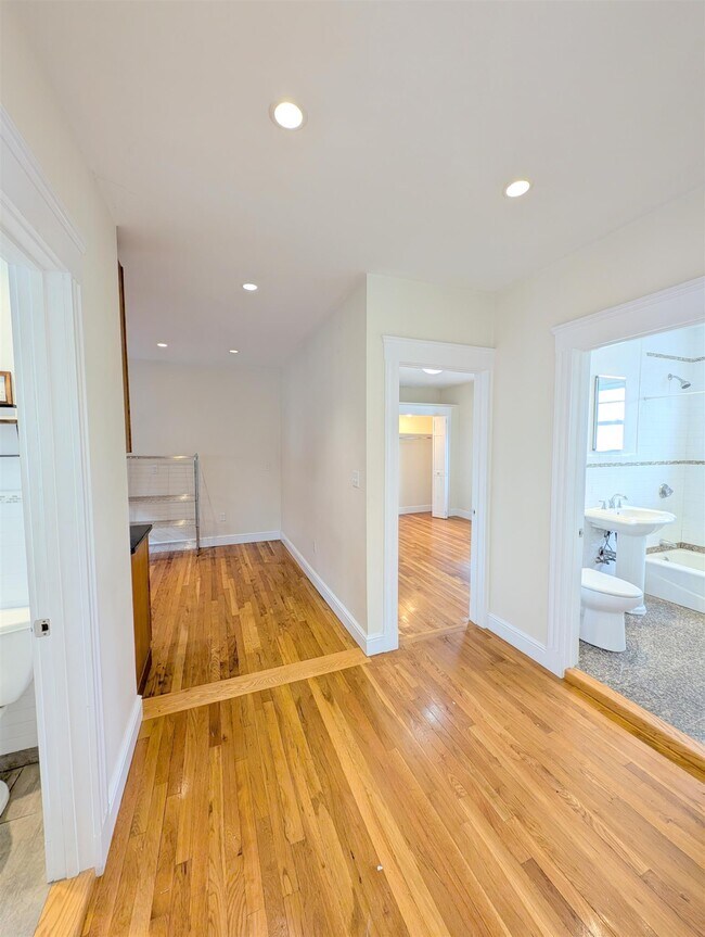 Photo - 7 Bonner Ave Unit 2