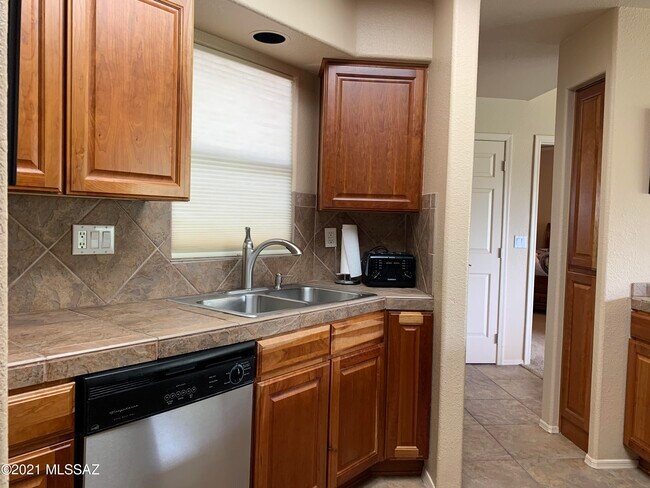 6655 N Canyon Crest Dr Unidad 23201